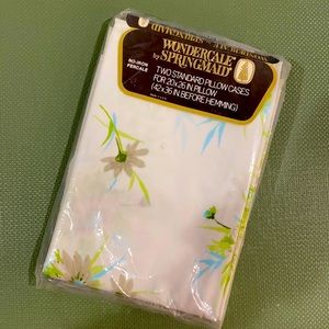 NWT vintage floral pillowcases by Springmaid. Set of two Wondercale